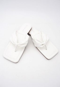Faux Leather Flip Flop In White 