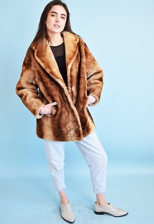 BEAUTIFUL VINTAGE 70'S RETRO OVERSIZED FAUX FUR COAT