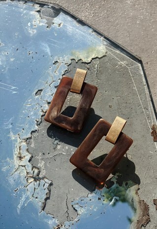 BROWN SQUARE GOLD LOOP LINKING EARRINGS