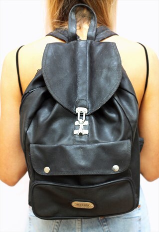 1990S VINTAGE BLACK FAUX LEATHER BACKPACK