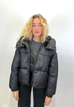 Cropped cozy puffer in Black 