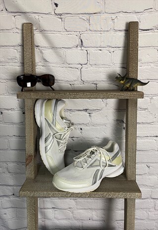 WHITE REEBOK EASYTONE TRAINERS SIZE 6