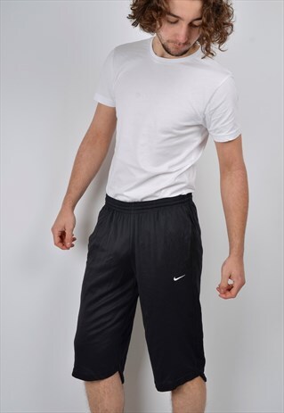 VINTAGE NIKE 3/4 SHORTS IN BLACK