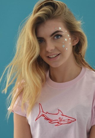 UNISEX T-SHIRT IN PINK WITH SHARK EMBROIDERY