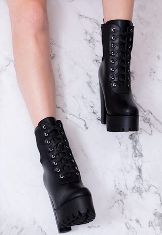 PLATFORM BLOCK HEEL ANKLE BOOTS IN BLACK LEATHER STYLE-PUFFA