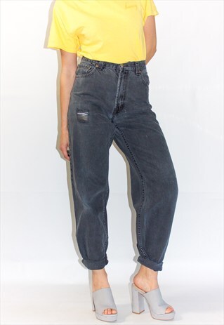 VINTAGE DISTRESSED BLACK WASH LEVI JEANS