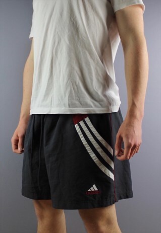 VINTAGE ADIDAS SHORTS IN BLACK WITH POCKETS, EMBROIDERED LOG
