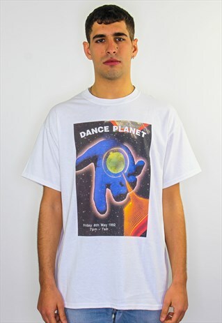 DANCE PLANET MAY GRAPHIC PRINT 90S RAVE T-SHIRT IN WHITE