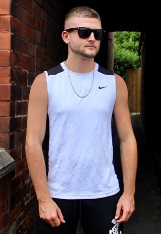 VINTAGE WHITE NIKE SPORTS VEST SMALL
