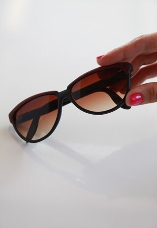VINTAGE BLACK RED FRAME, DARK GRADIENT LENSES
