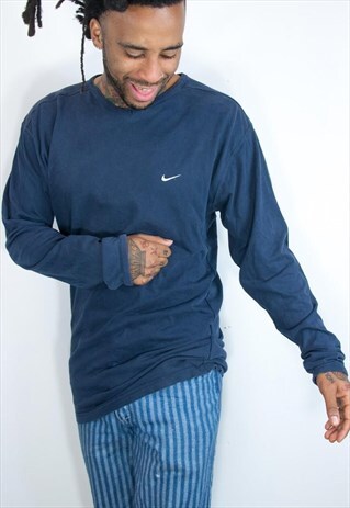 VINTAGE EMBROIDED NIKE LIGHTWEIGHT SWEATER
