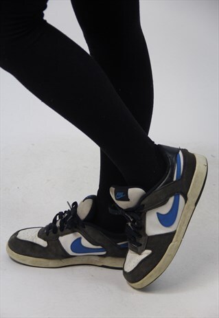 VINTAGE NIKE TRAINERS
