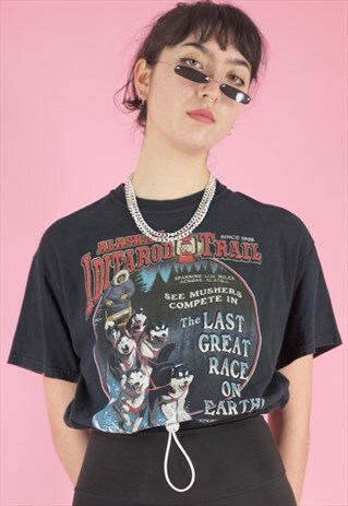 VINTAGE REWORKED CROPPED T-SHIRT IN BLACK WITH GRAPHIC PRINT