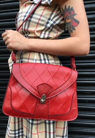 VINTAGE RED FAUX LEATHER SHOULDER BAG