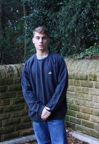 VINTAGE ADIDAS SWEATSHIRT