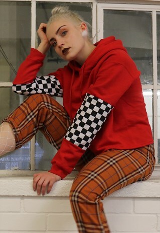 CROPPED HOODIE WITH CHECKERBOARD DETAILING
