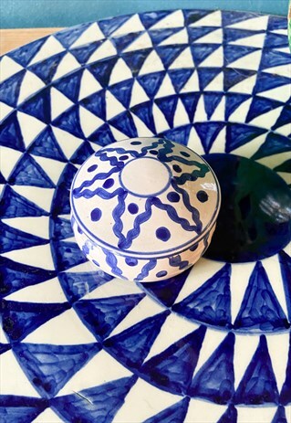 VINTAGE SMALL SUN PAINTED BLUE AND WHITE POT