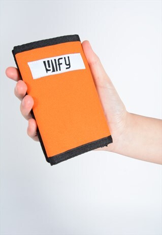 VELCRO WALLET IN ORANGE.