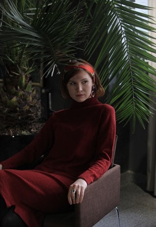 WINE RED CASHMERE TURTLENECK DRESS