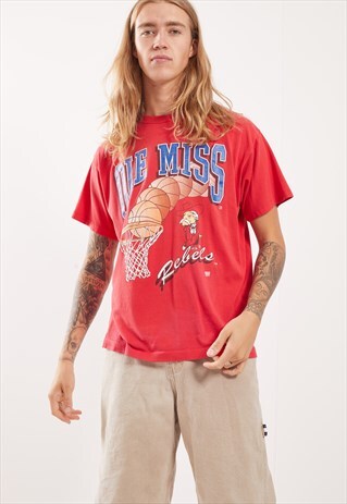 VINTAGE AMERICAN BASKETBALL GRAPHIC T-SHIRT