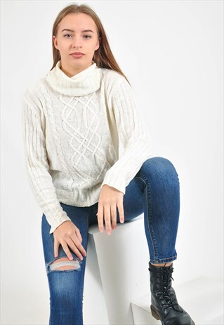 VINTAGE KNITWEAR TURTLE NECK JUMPER IN WHITE