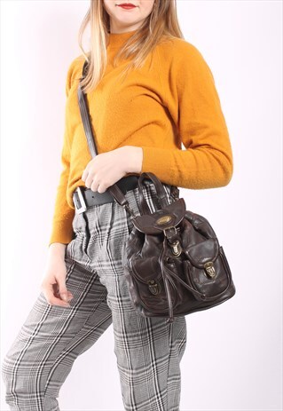 VINTAGE 90S CROSS BODY BACKPACK BAG IN BROWN LEATHER