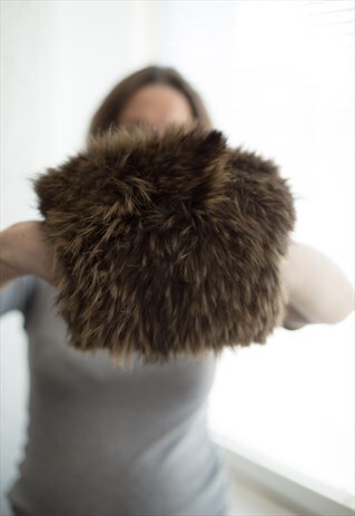 VINTAGE 80'S BROWN HAND MUFF