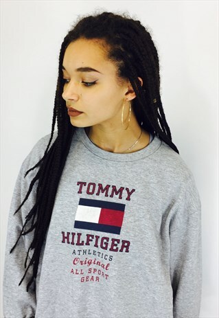 TOMMY HILFIGER SPELLOUT SWEATSHIRT