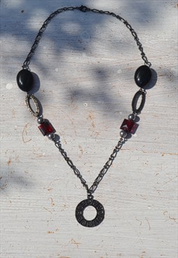 Deadstock black/burgundy/silver plastic beaded pandant chain