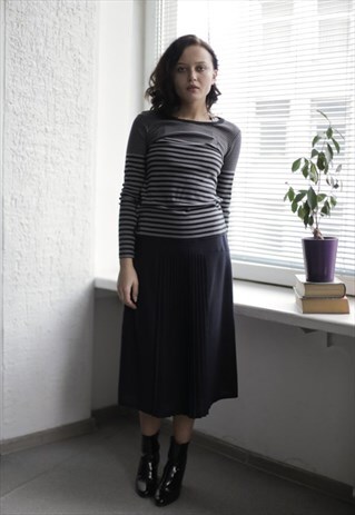 VINTAGE 80'S NAVY HIGH WAISTED PLEATED FRONT SKIRT