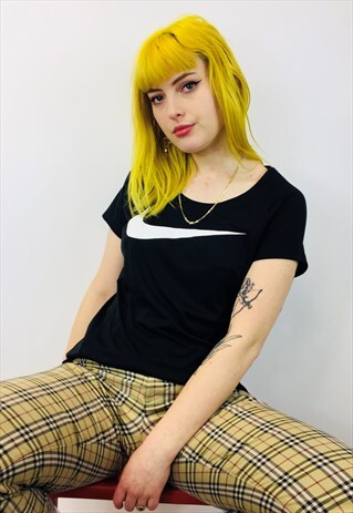 VINTAGE NIKE BIG SWOOSH T SHIRT