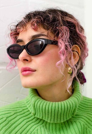 ANGULAR OVAL FRAME SUNGLASSES IN BLACK