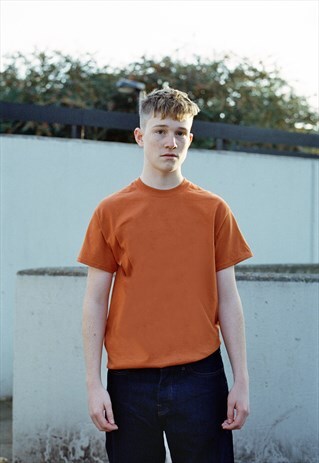 SHORT SLEEVED T-SHIRT IN ORANGE WITH WOVEN LABEL DETAIL