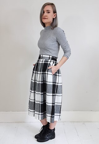 VINTAGE 80'S BLACK AND WHITE CHECKED MIDI SKIRT W/ POCKETS
