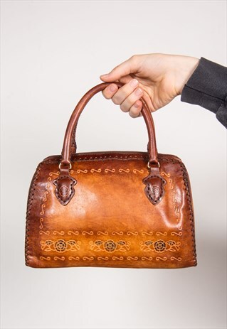 70'S VTG BROWN TOOLED FLORAL PATTERN LEATHER MINI HANDBAG