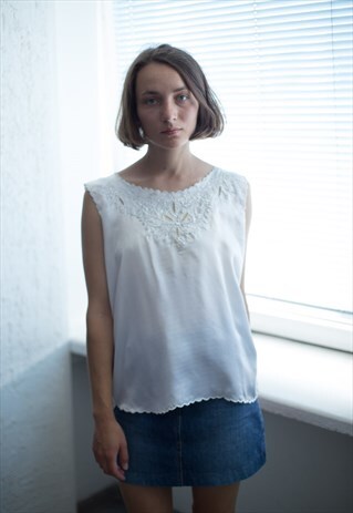 VINTAGE 80'S SLEEVELESS EMBROIDERED FRONT TOP