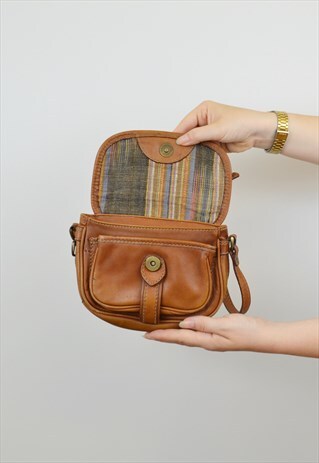 LEATHER BORELLA SHOULDER BAG