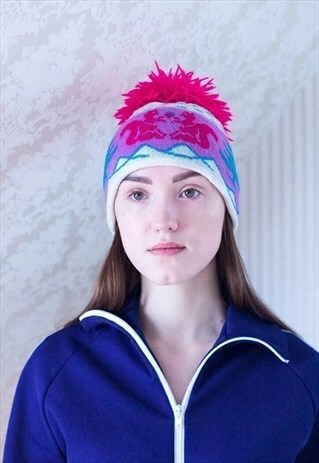 COLORFUL KNITTED HAT WITH POM POM