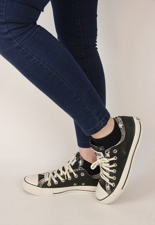 VINTAGE CONVERSE TRAINERS
