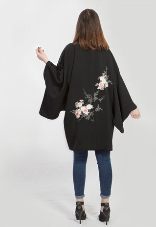 VINTAGE KIMONO HAORI TSUBAKI IN BLACK WITH FLOWERS