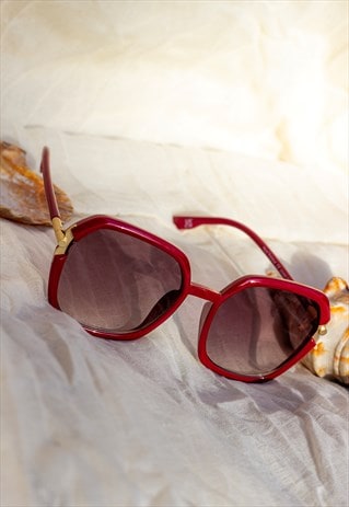 Red Rounded Square Screw Detail Side Arm Sunglasses