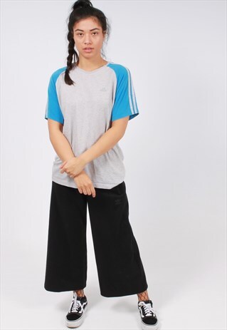 VINTAGE ADIDAS TSHIRT