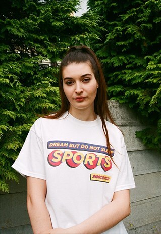 WHITE T-SHIRT WITH PRINTED DREAM SPORTS DESIGN