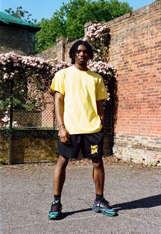 SHORT SLEEVED T-SHIRT IN YELLOW WITH WOVEN LABEL DETAILS