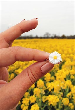 White Daisy Flower Ring