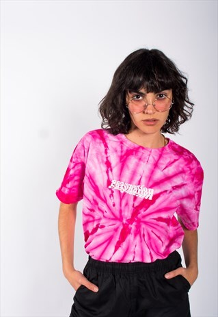 T-SHIRT IN PINK TIE-DYE WITH WARPED PRINT