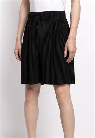 ESSENTIAL PLEATED CASUAL SHORTS - BLACK