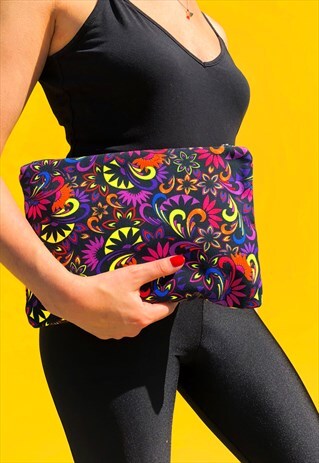 ELECTRIC DAISY PRINT CLUTCH