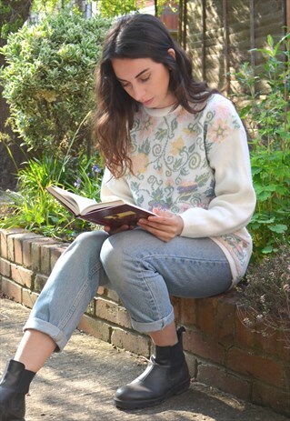 1980S VINTAGE WHITE FLORAL PATTERN LONG KNIT JUMPER