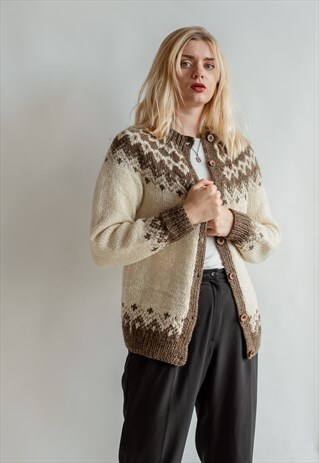 VINTAGE 80S GRAMMAS CARDIGAN IN WINTER PATTERN
